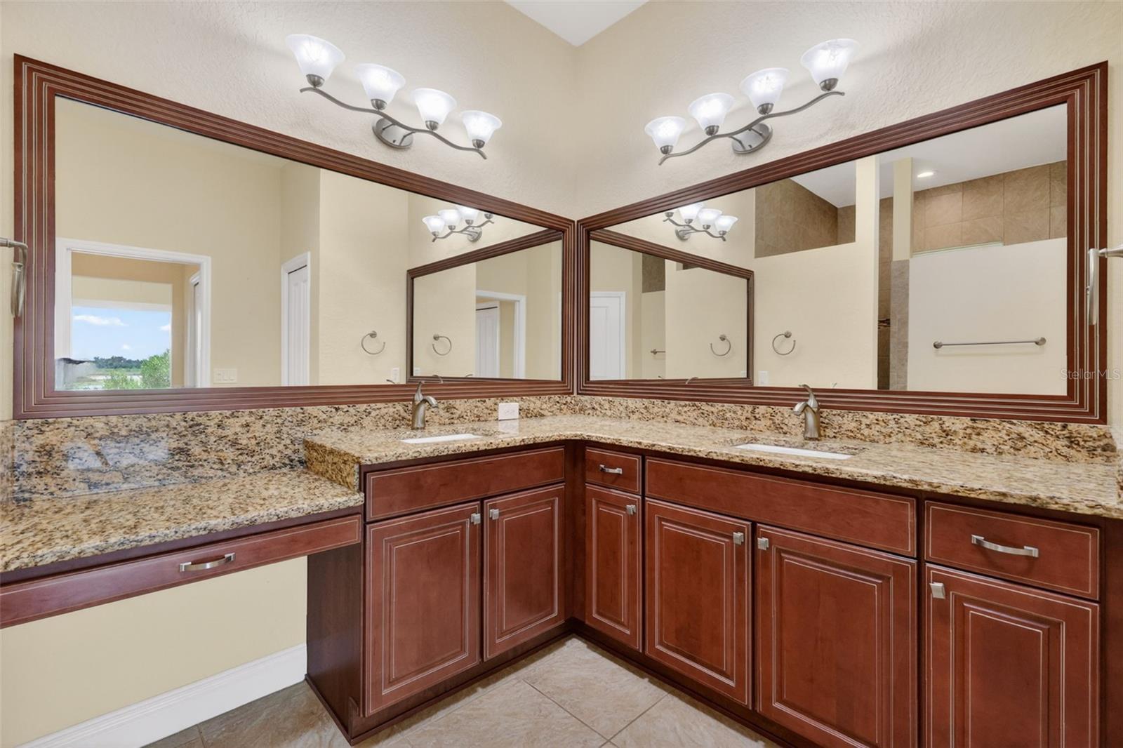 LAKESIDE LANDINGS - Residential