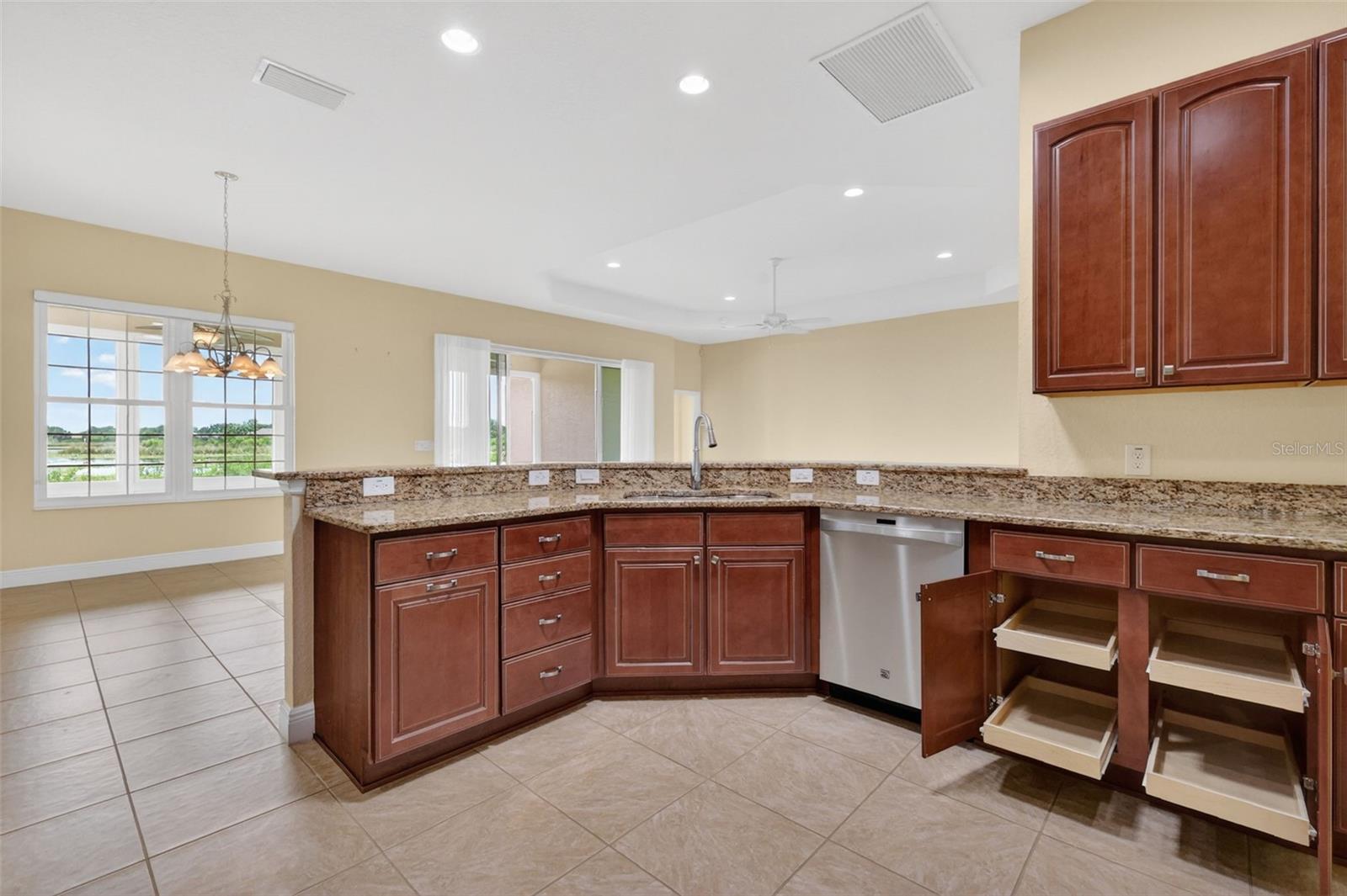 LAKESIDE LANDINGS - Residential