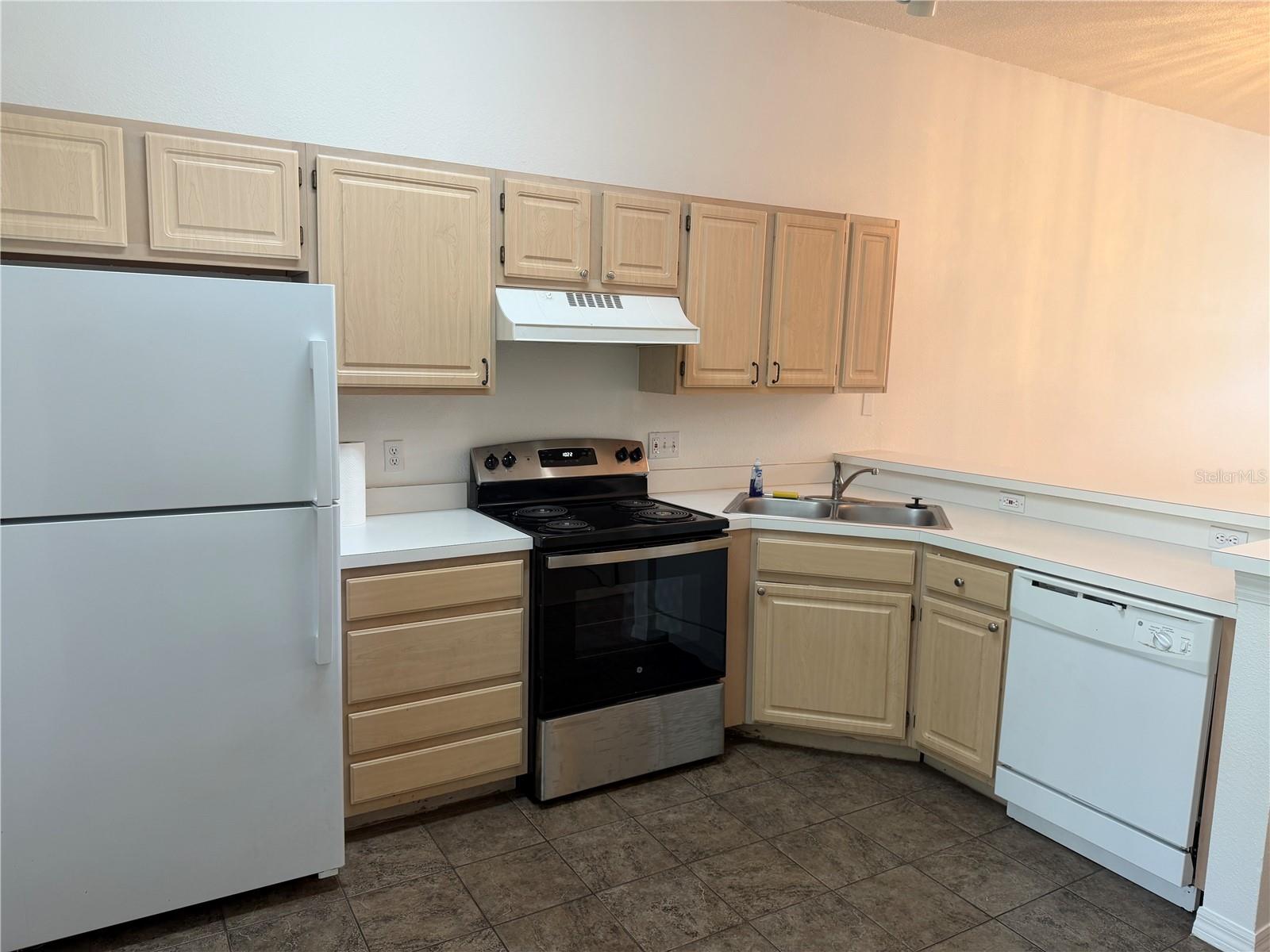 HUNTERS RESERVE 2 A CONDO - Residential Lease