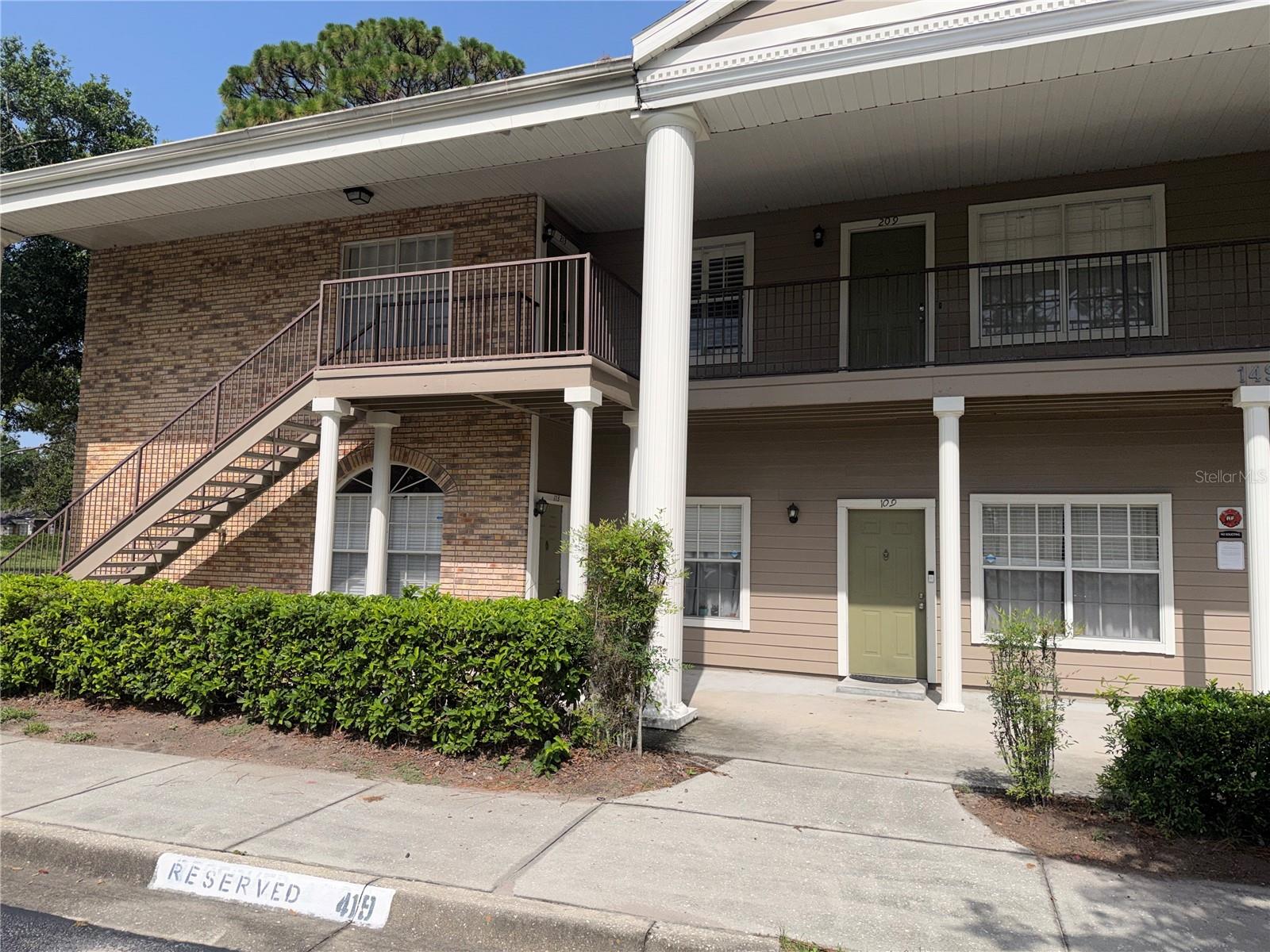Welcome Home! 2-bedroom, 2-bathroom first-floor end-unit condo located in one of Oviedo's most desirable communities. This move-in-ready home offers a bright and open floor plan with all kitchen appliances included, and a stackable washer and dryer keep daily routines simple and efficient. Sliding glass doors lead to a covered, screened rear porch.
Residents enjoy resort-style amenities, including a sparkling community pool, hot tub, fitness center, basketball and tennis courts, a BBQ area, a clubhouse with a covered patio, and abundant resident and guest parking, while the unbeatable location puts you just minutes from UCF, Valencia College, Full Sail University, major hospitals, shopping, dining, and entertainment. With convenient access to major highways, commuting throughout Central Florida is quick and easy. Whether you're a student, healthcare professional, or simply looking for a comfortable home in a prime location, this condo offers the perfect combination of convenience, comfort, and value. Available now—schedule your private showing today!