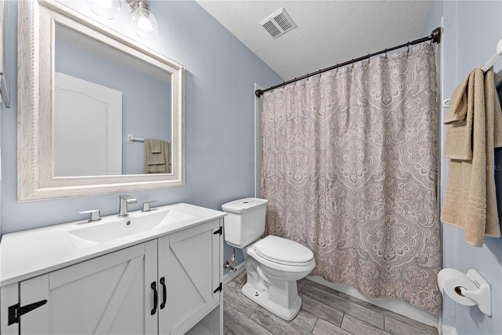 VILLAS OF EMERALD LAKE CONDO PH 4 - Residential