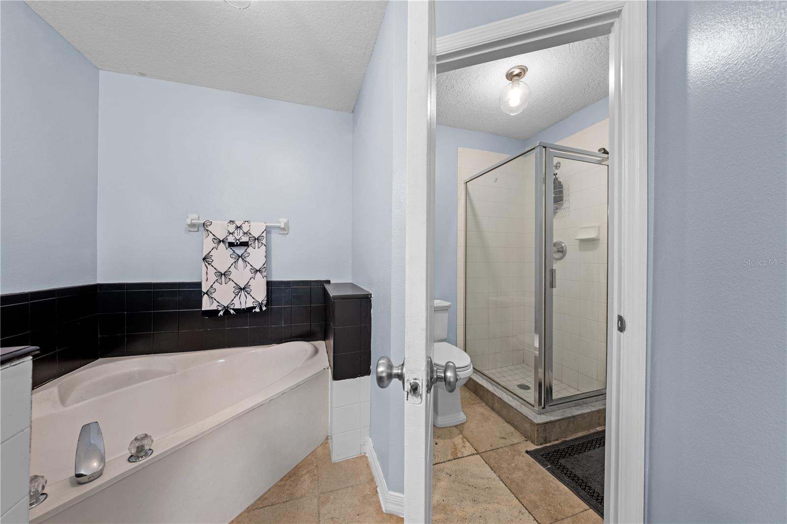 VILLAS OF EMERALD LAKE CONDO PH 4 - Residential