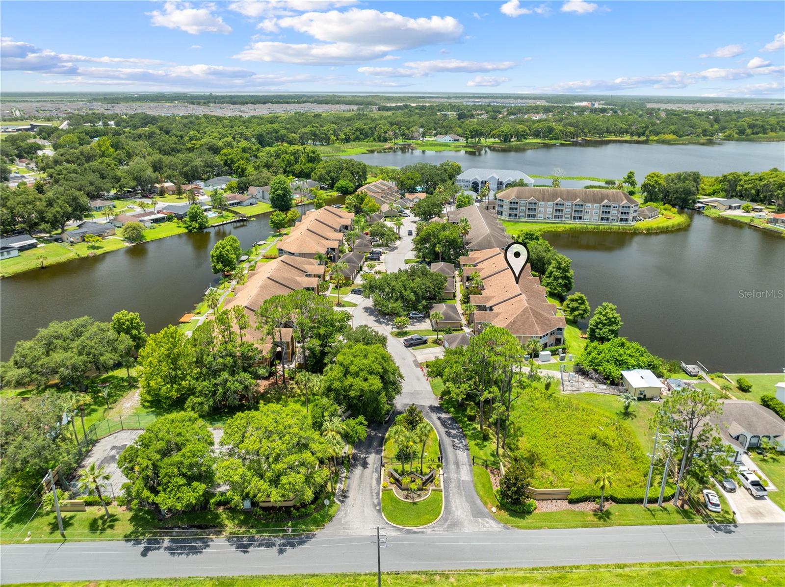 VILLAS OF EMERALD LAKE CONDO PH 4 - Residential