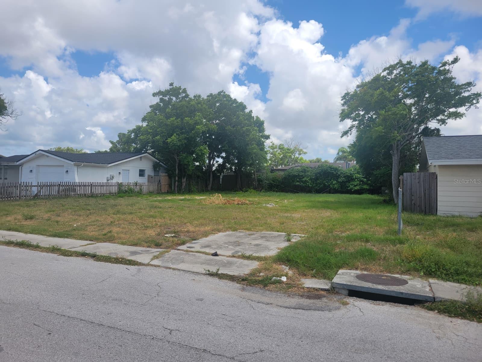 EMBASSY HILLS - Land