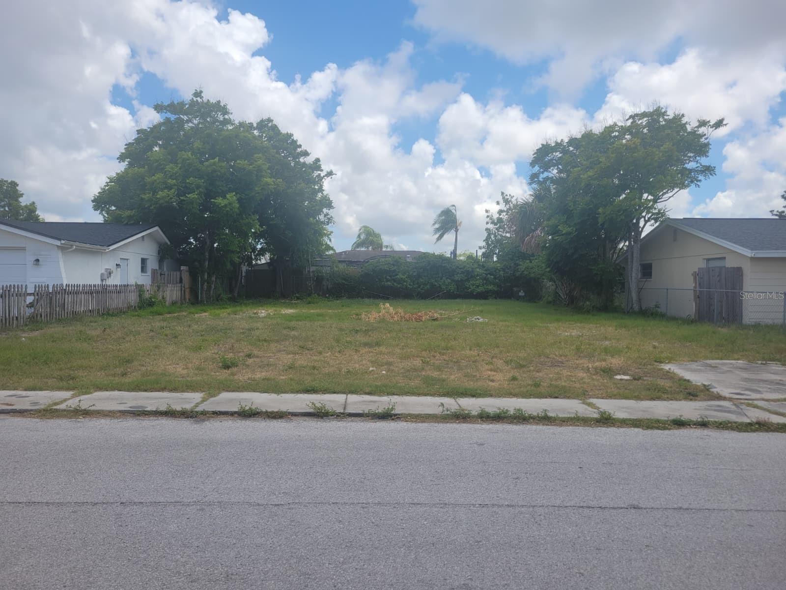 EMBASSY HILLS - Land
