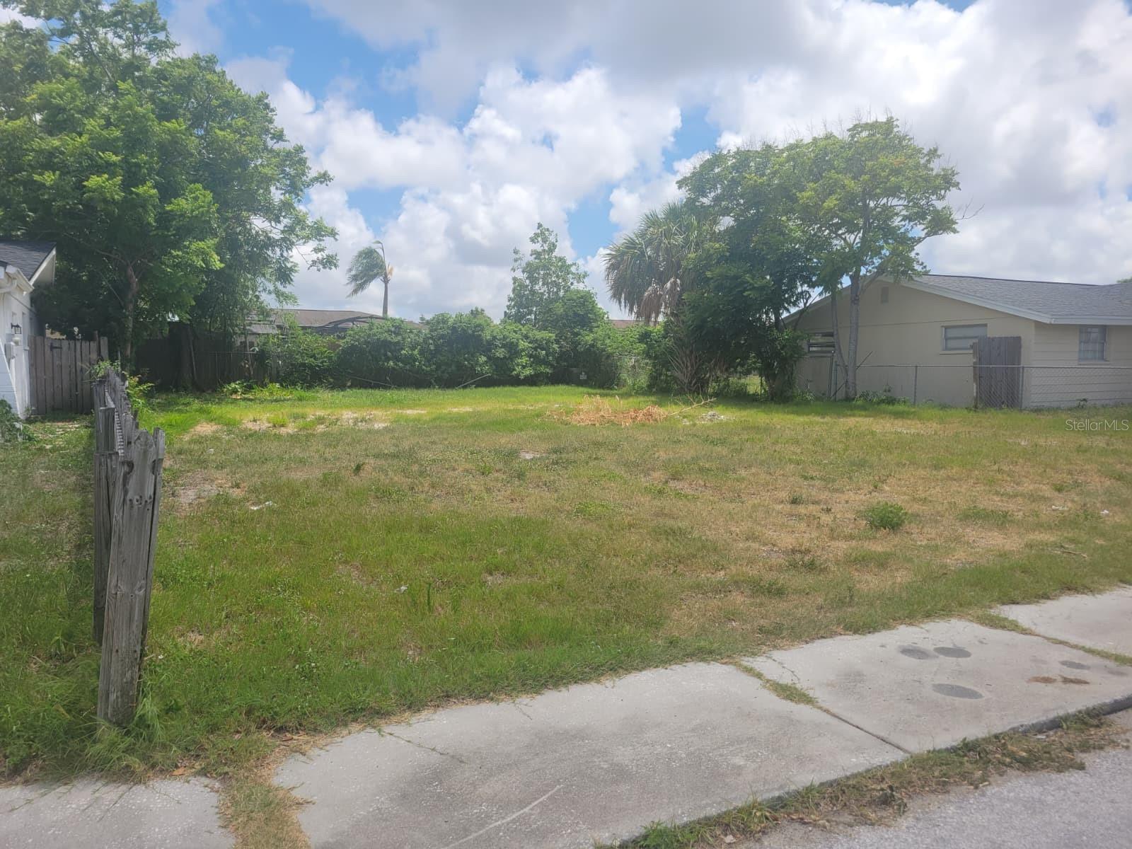 EMBASSY HILLS - Land