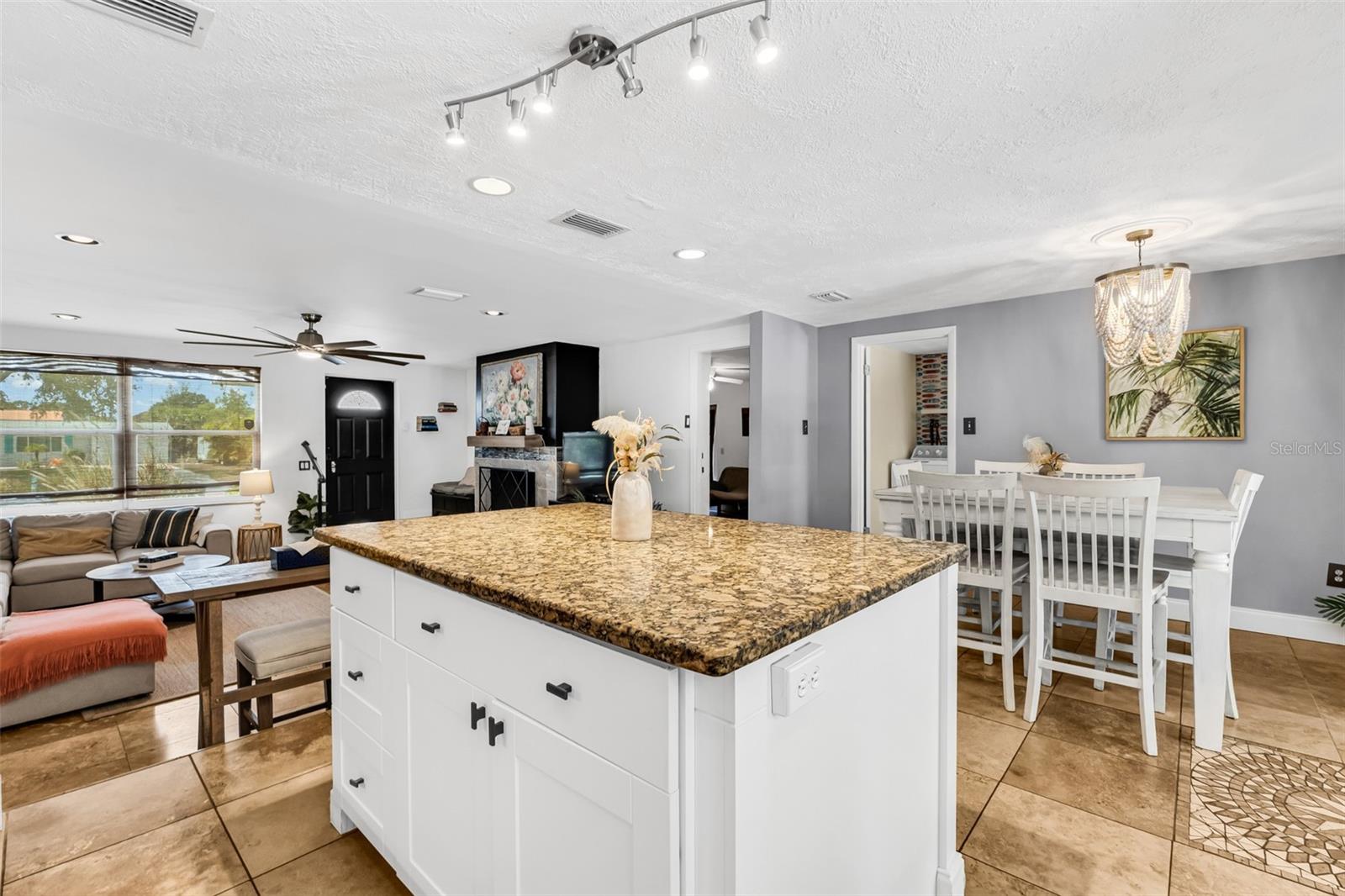 LONGLAKE ESTATES - Residential