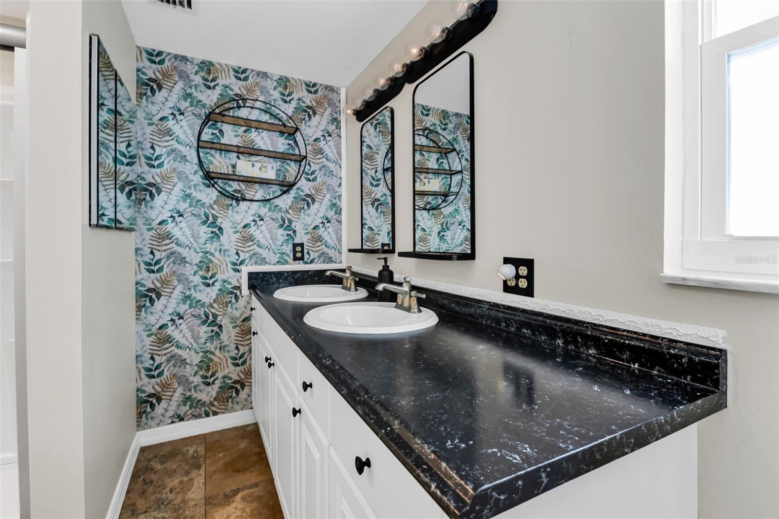 LONGLAKE ESTATES - Residential