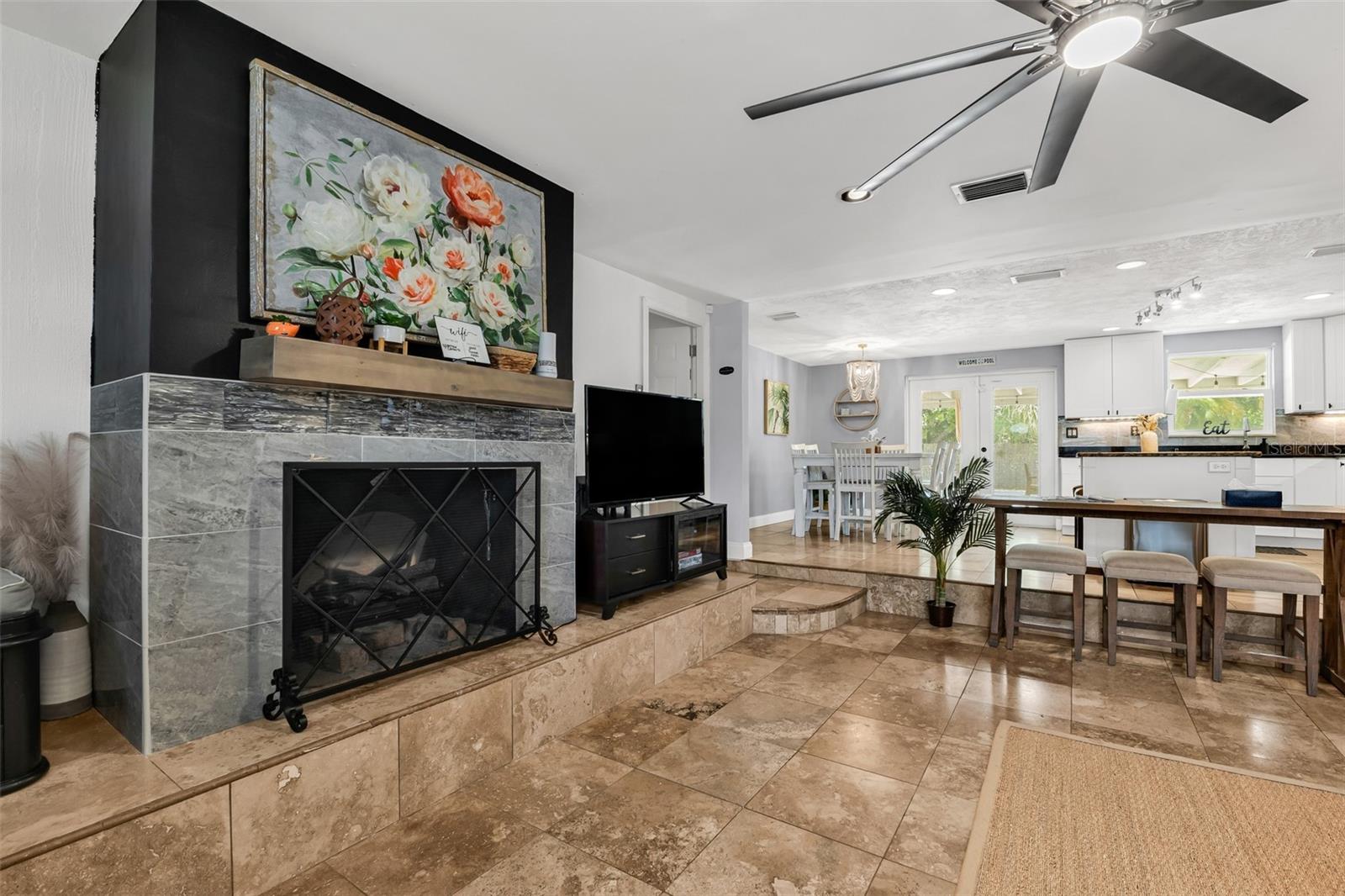 LONGLAKE ESTATES - Residential