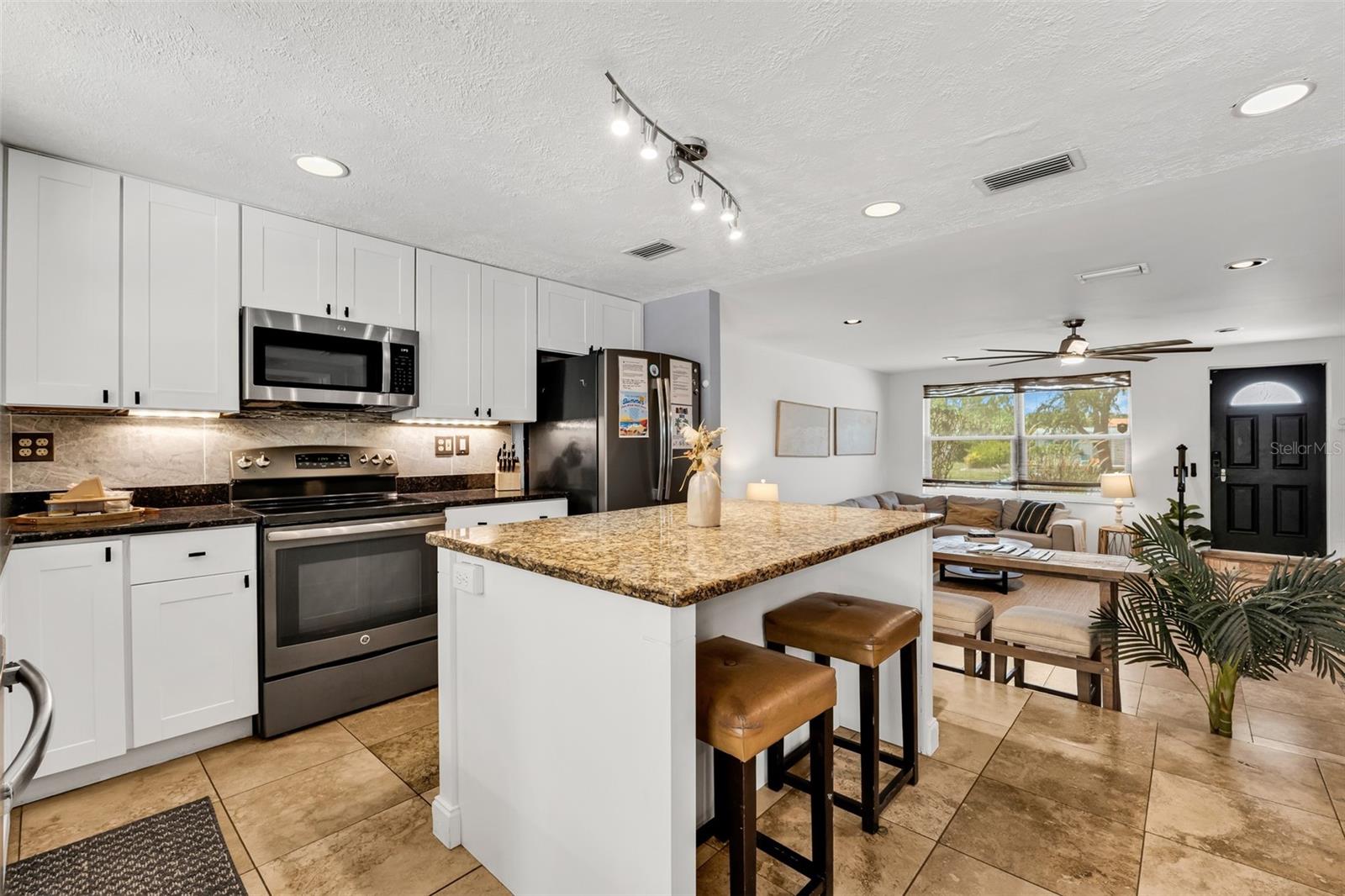 LONGLAKE ESTATES - Residential
