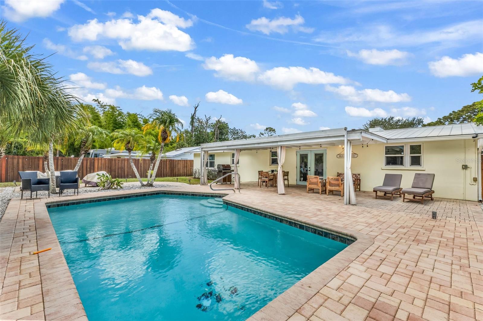 LONGLAKE ESTATES - Residential