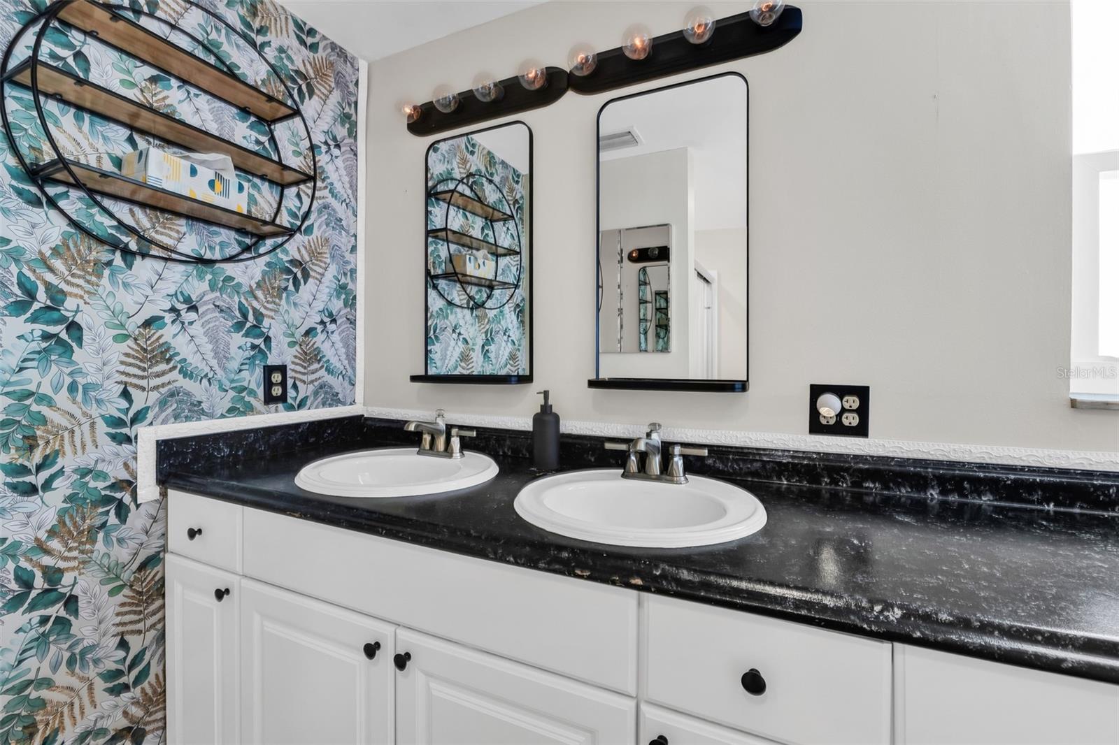 LONGLAKE ESTATES - Residential