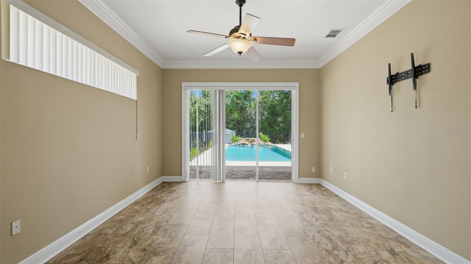 DRY CREEK ESTATES - Residential