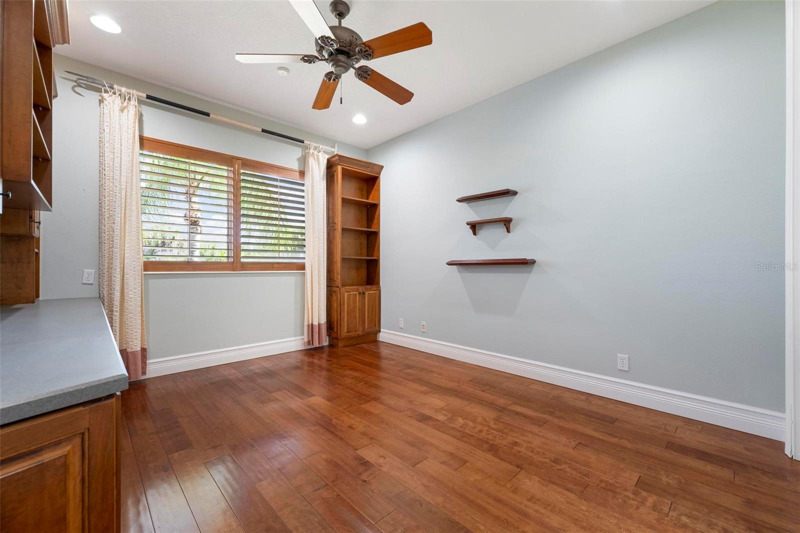 PELICAN POINTE GOLF & COUNTRY - Residential