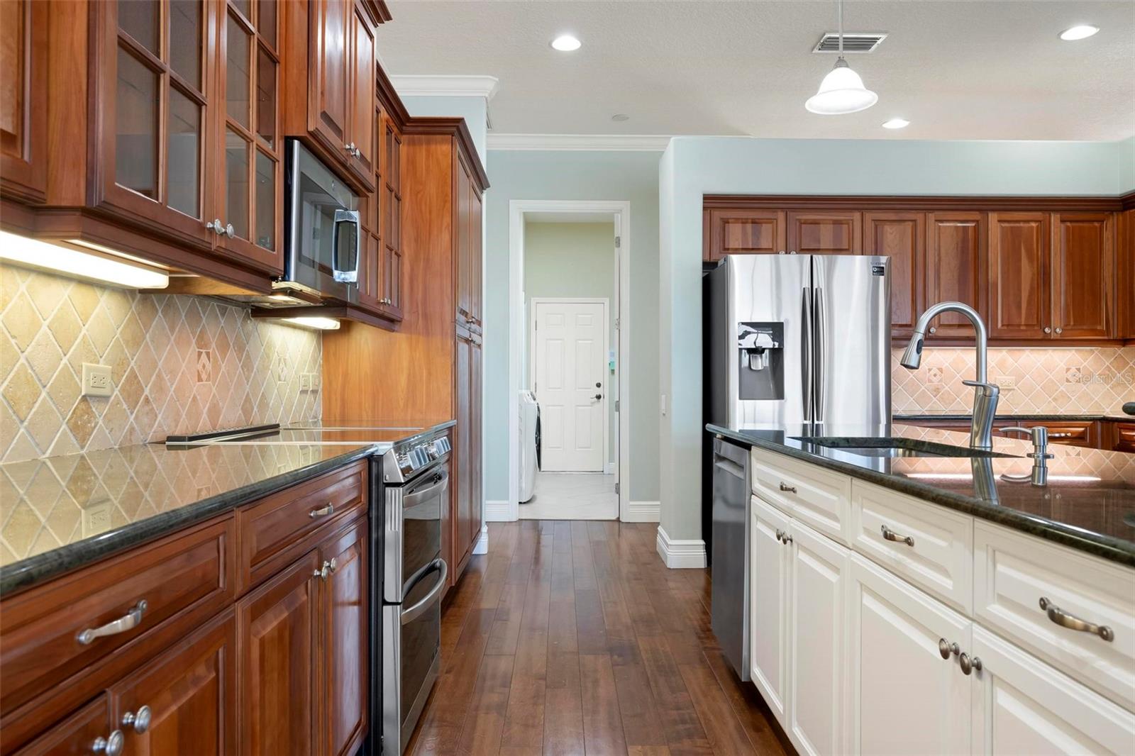 PELICAN POINTE GOLF & COUNTRY - Residential