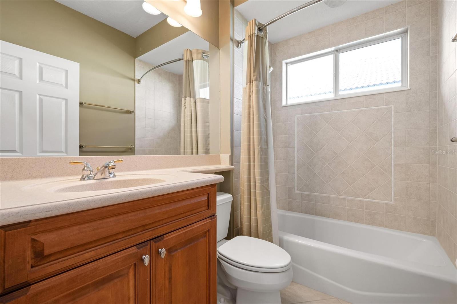 PELICAN POINTE GOLF & COUNTRY - Residential