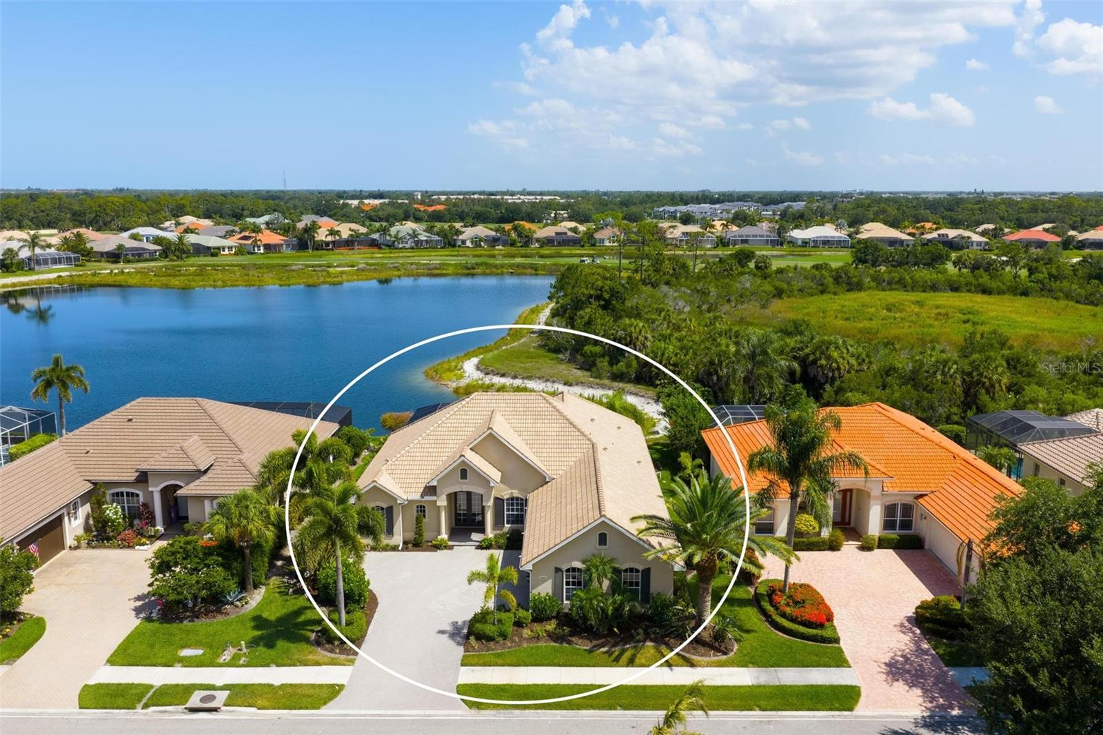 PELICAN POINTE GOLF & COUNTRY - Residential