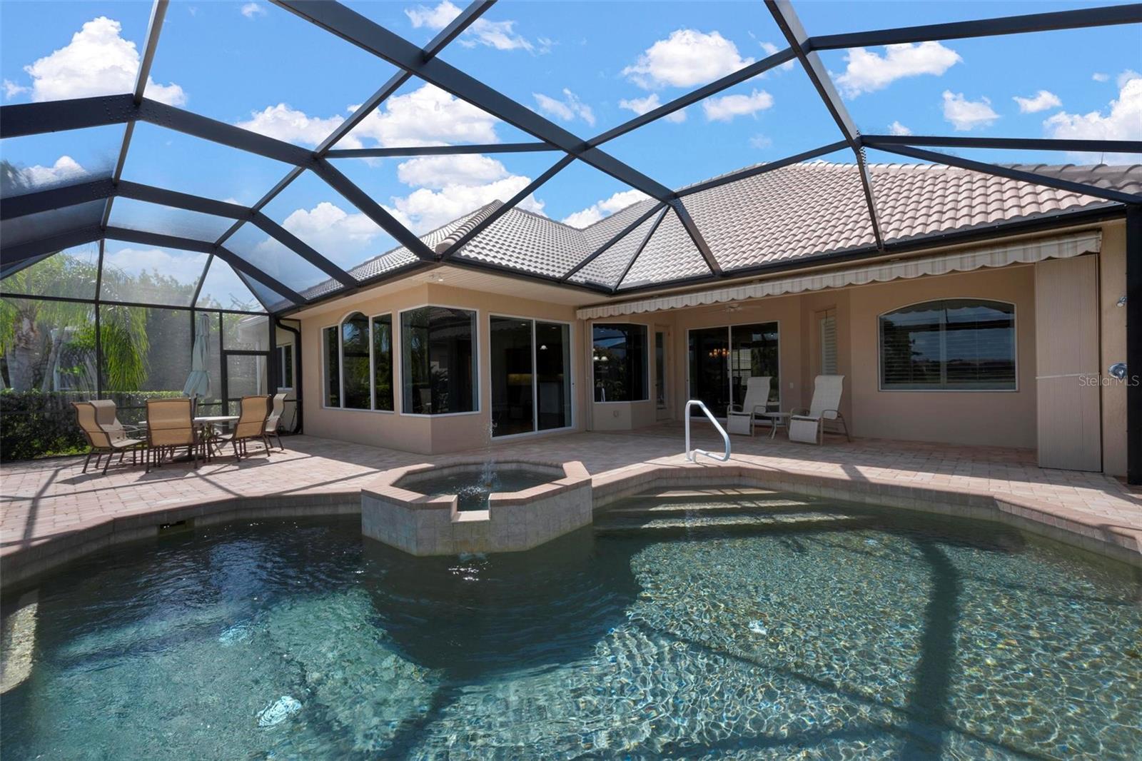 PELICAN POINTE GOLF & COUNTRY - Residential