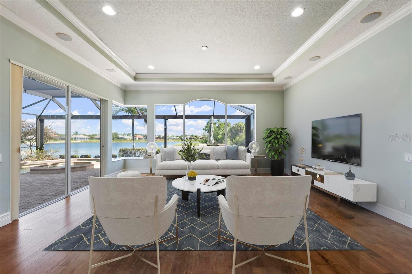 PELICAN POINTE GOLF & COUNTRY - Residential