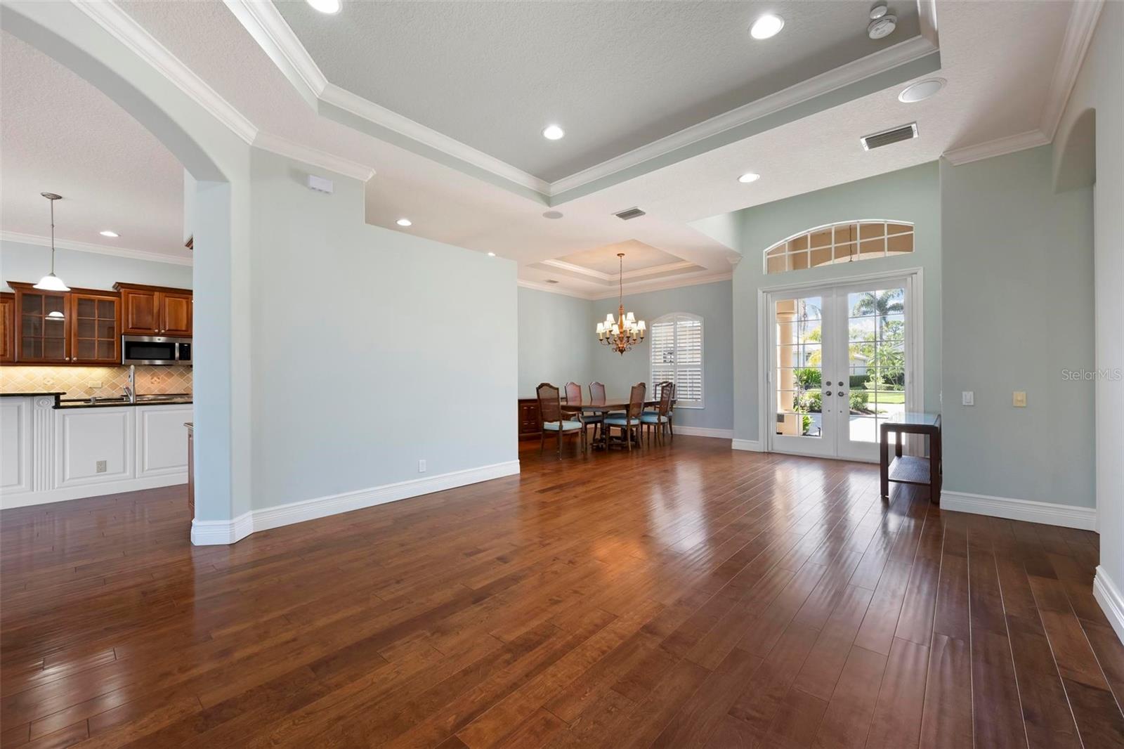 PELICAN POINTE GOLF & COUNTRY - Residential