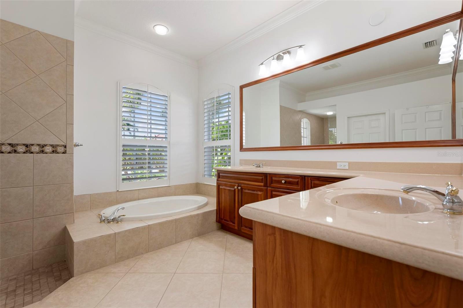 PELICAN POINTE GOLF & COUNTRY - Residential