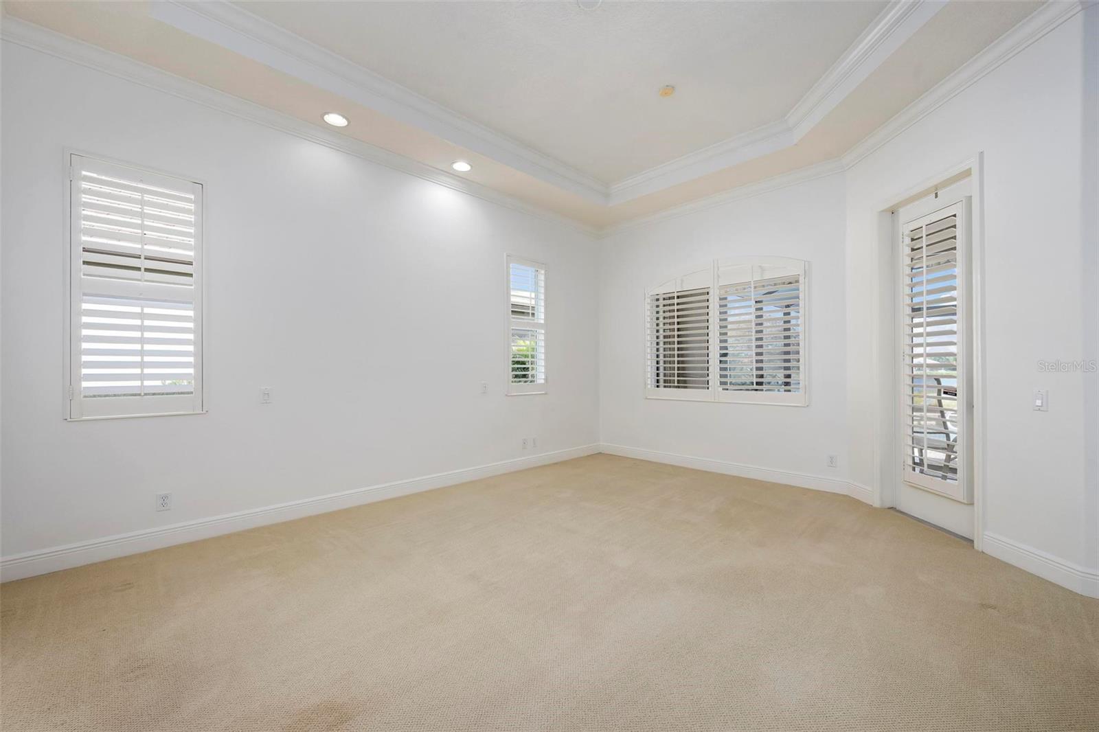 PELICAN POINTE GOLF & COUNTRY - Residential