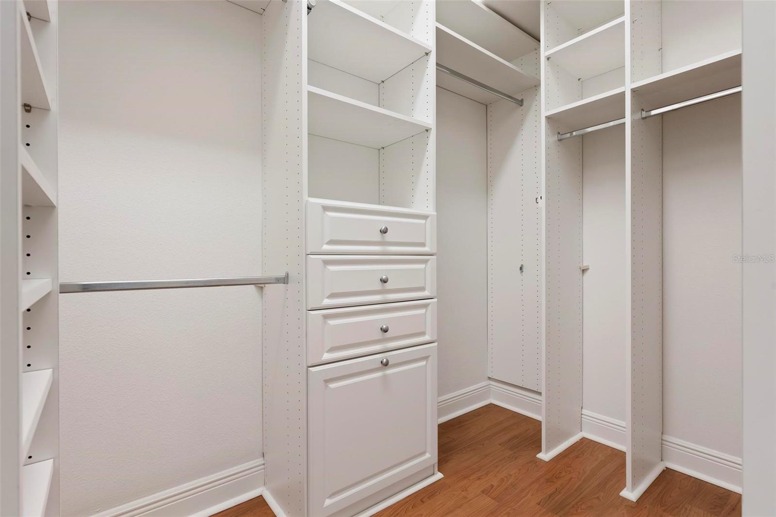 PELICAN POINTE GOLF & COUNTRY - Residential