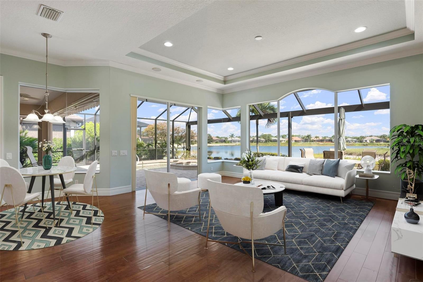 PELICAN POINTE GOLF & COUNTRY - Residential