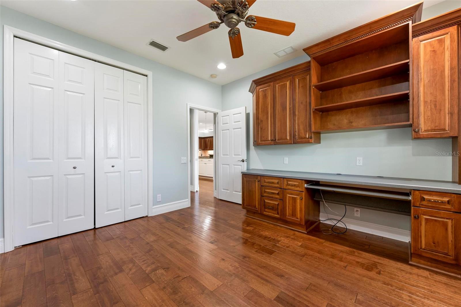 PELICAN POINTE GOLF & COUNTRY - Residential