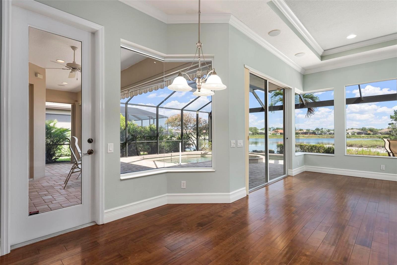 PELICAN POINTE GOLF & COUNTRY - Residential