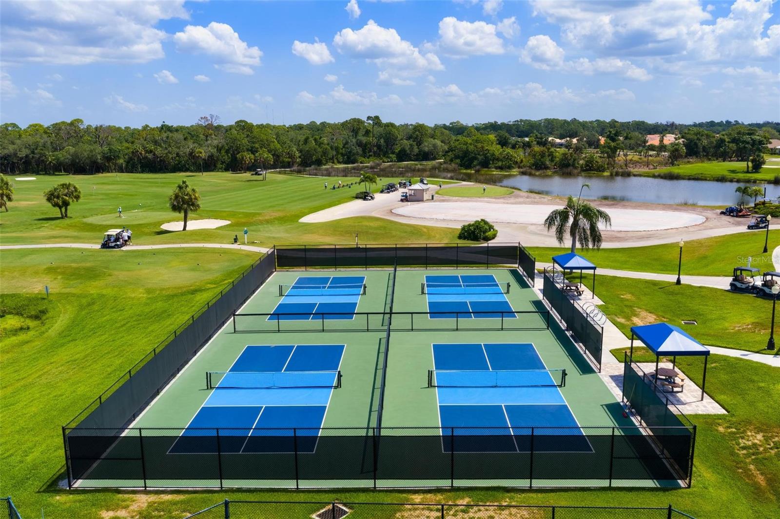 PELICAN POINTE GOLF & COUNTRY - Residential