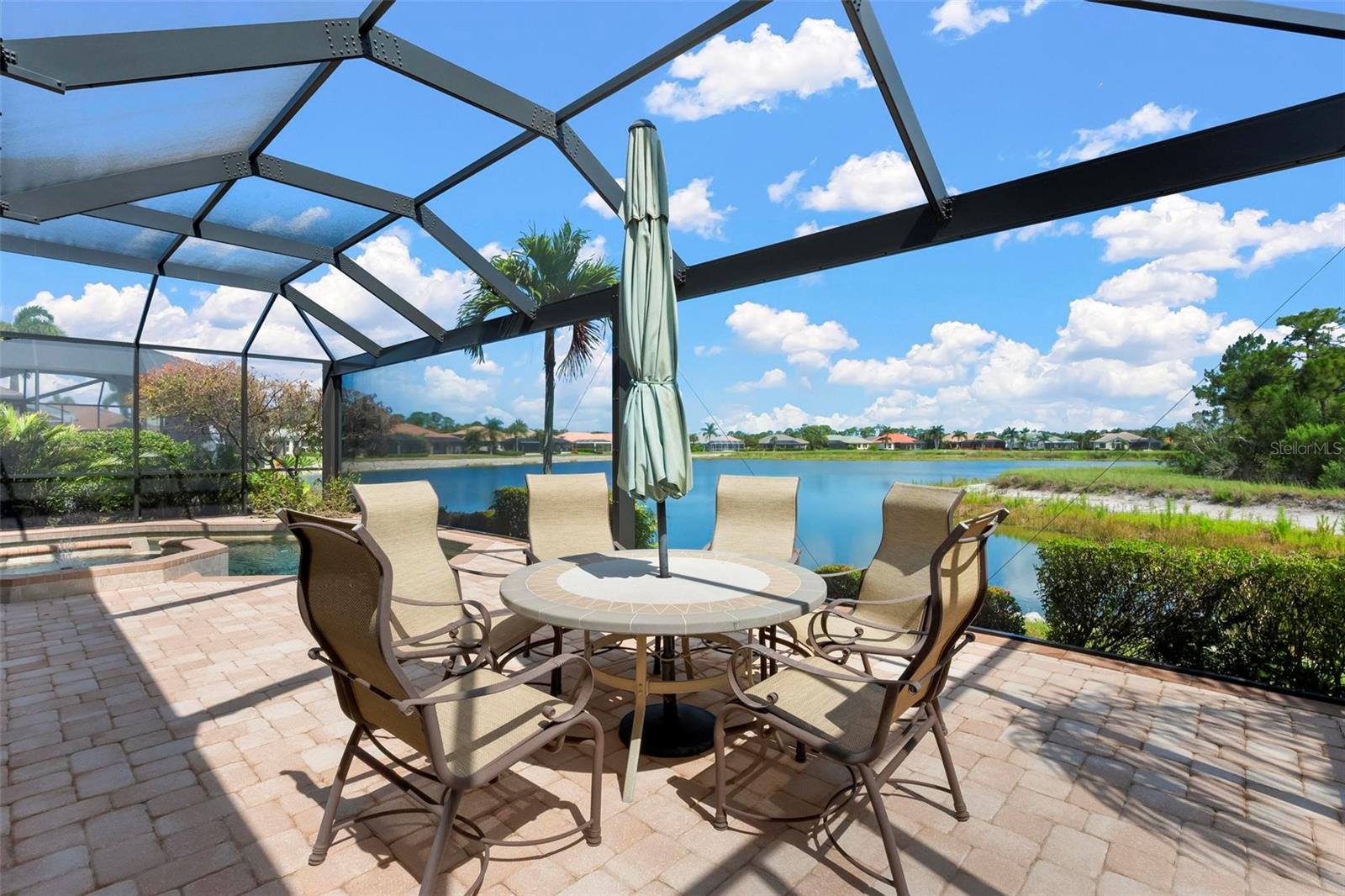 PELICAN POINTE GOLF & COUNTRY - Residential