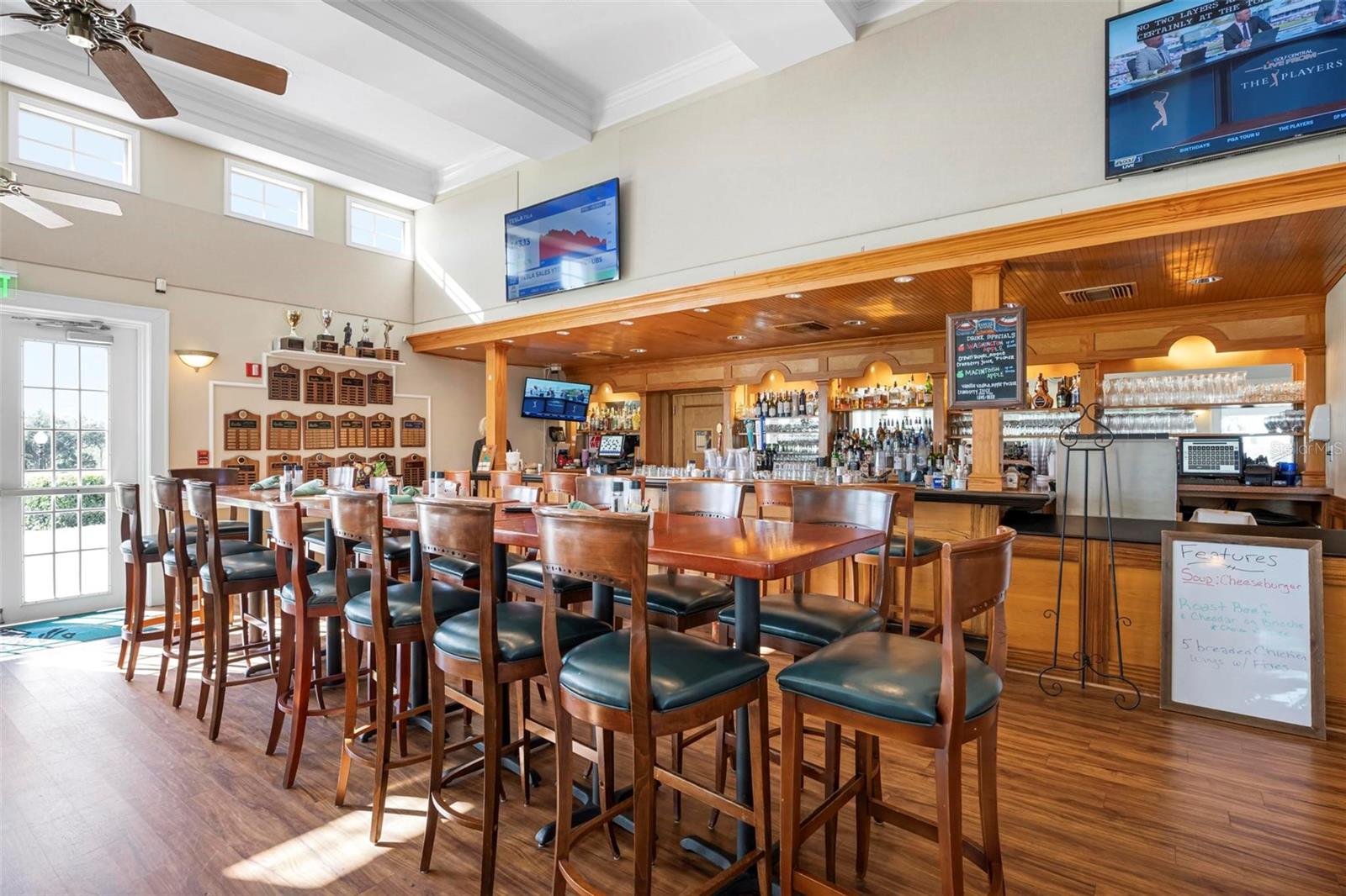 PELICAN POINTE GOLF & COUNTRY - Residential