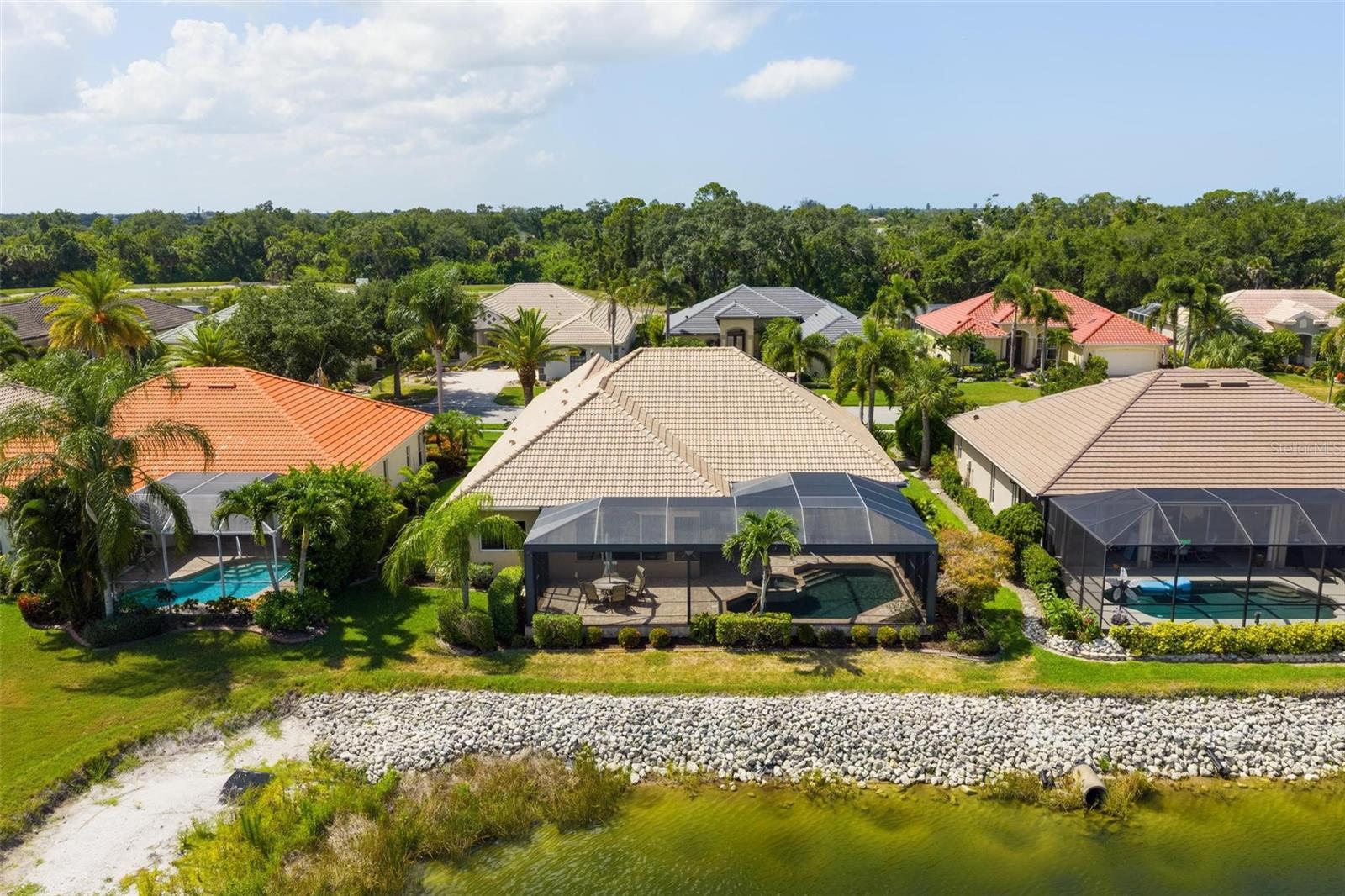 PELICAN POINTE GOLF & COUNTRY - Residential