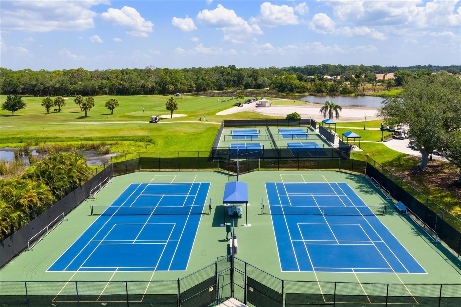 PELICAN POINTE GOLF & COUNTRY - Residential