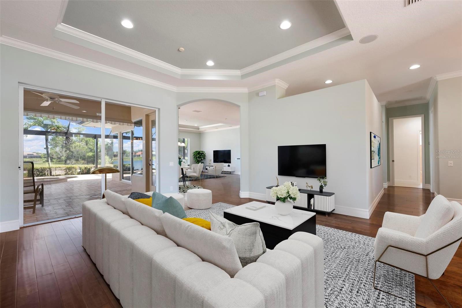 PELICAN POINTE GOLF & COUNTRY - Residential