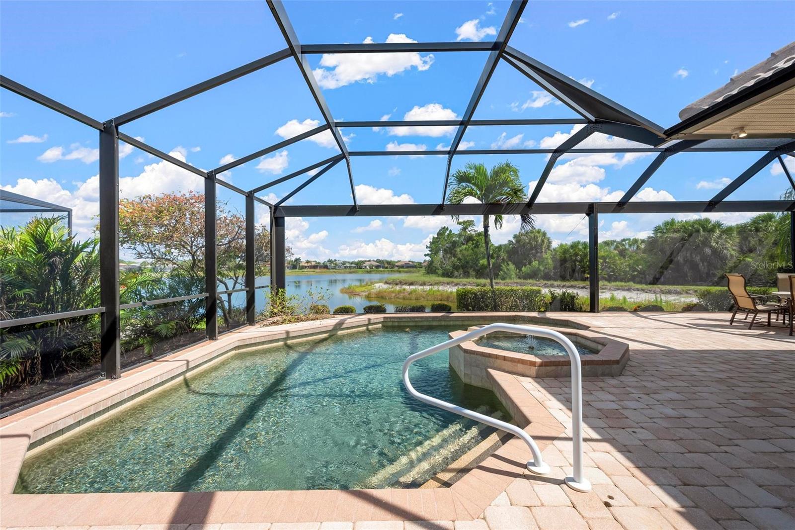 PELICAN POINTE GOLF & COUNTRY - Residential