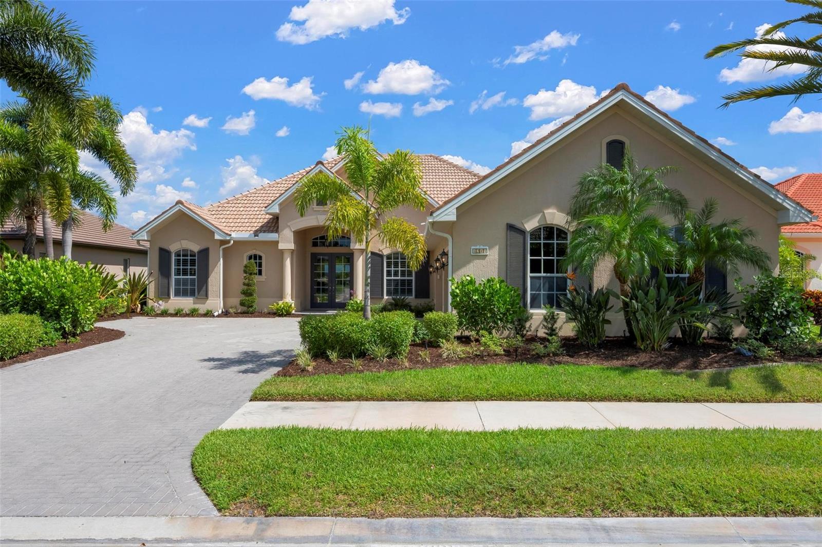 PELICAN POINTE GOLF & COUNTRY - Residential