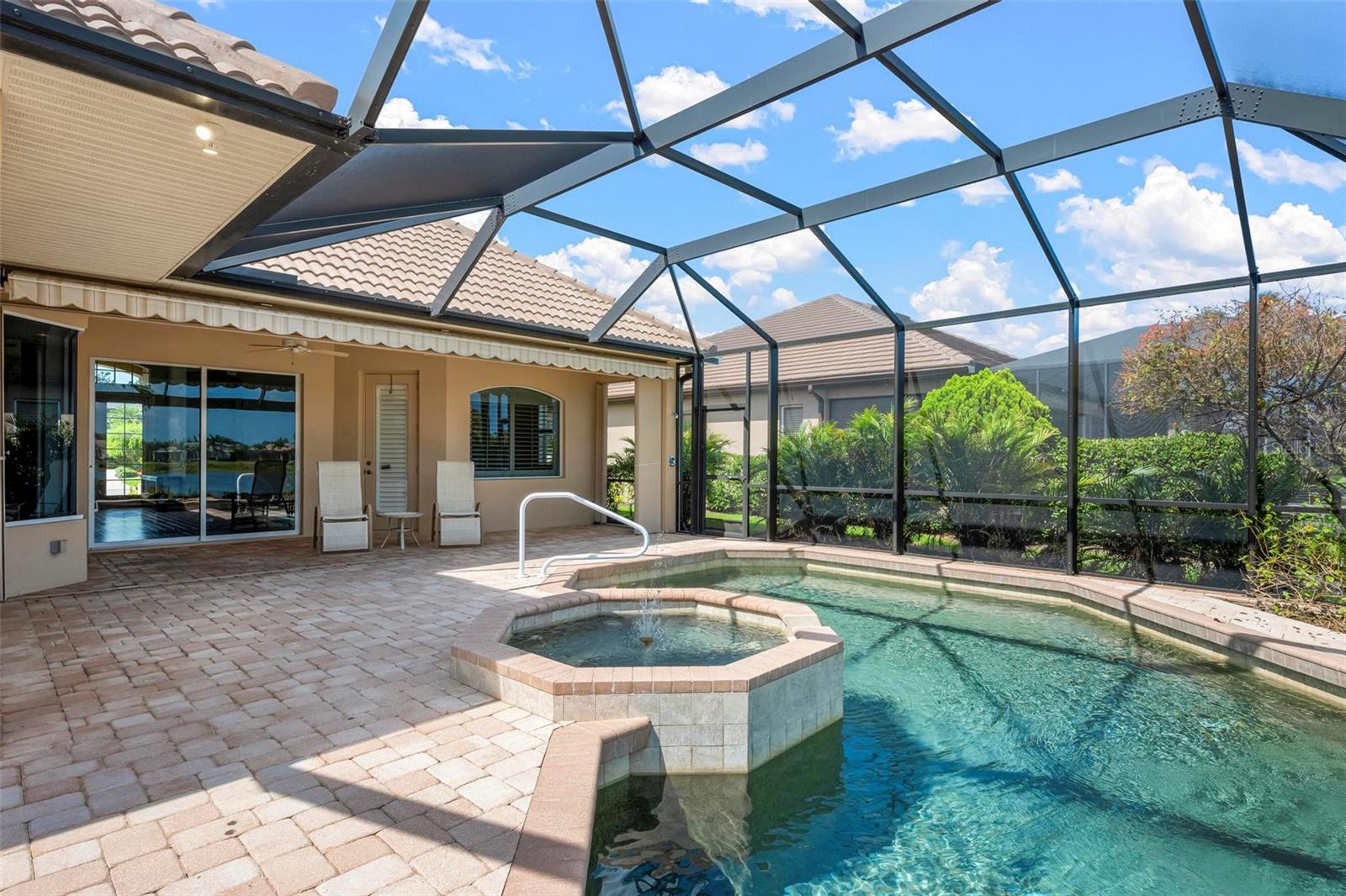 PELICAN POINTE GOLF & COUNTRY - Residential