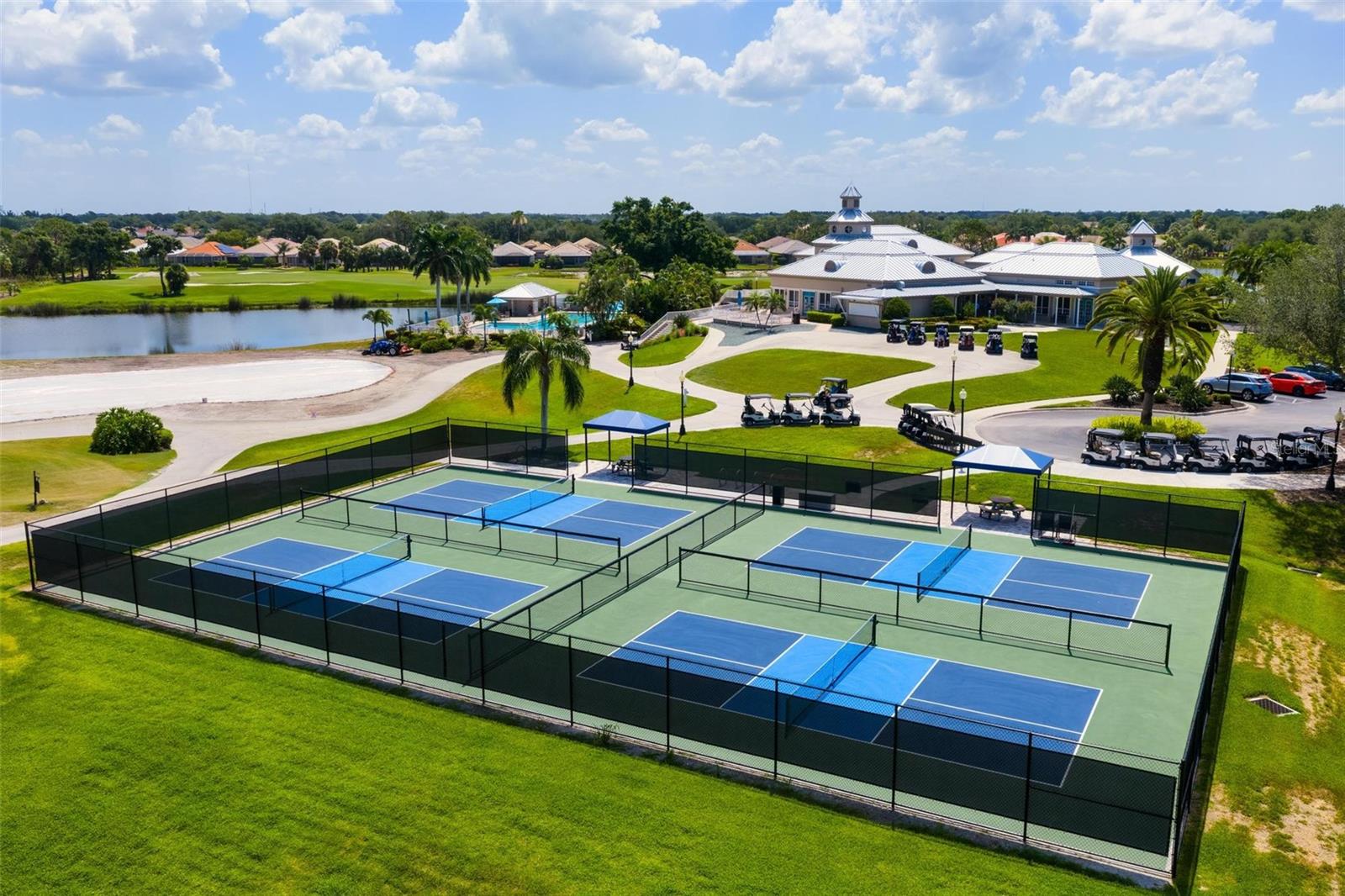 PELICAN POINTE GOLF & COUNTRY - Residential