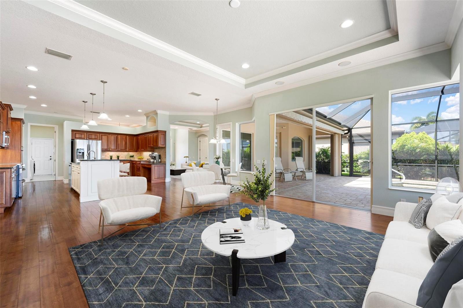 PELICAN POINTE GOLF & COUNTRY - Residential