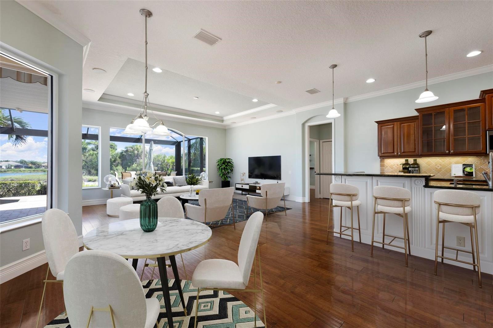 PELICAN POINTE GOLF & COUNTRY - Residential