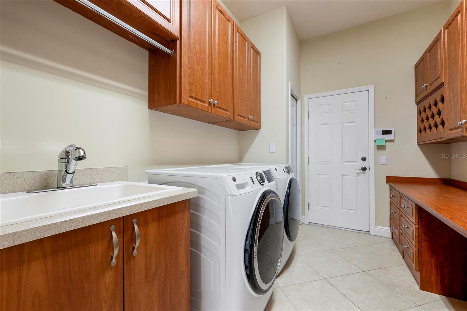 PELICAN POINTE GOLF & COUNTRY - Residential