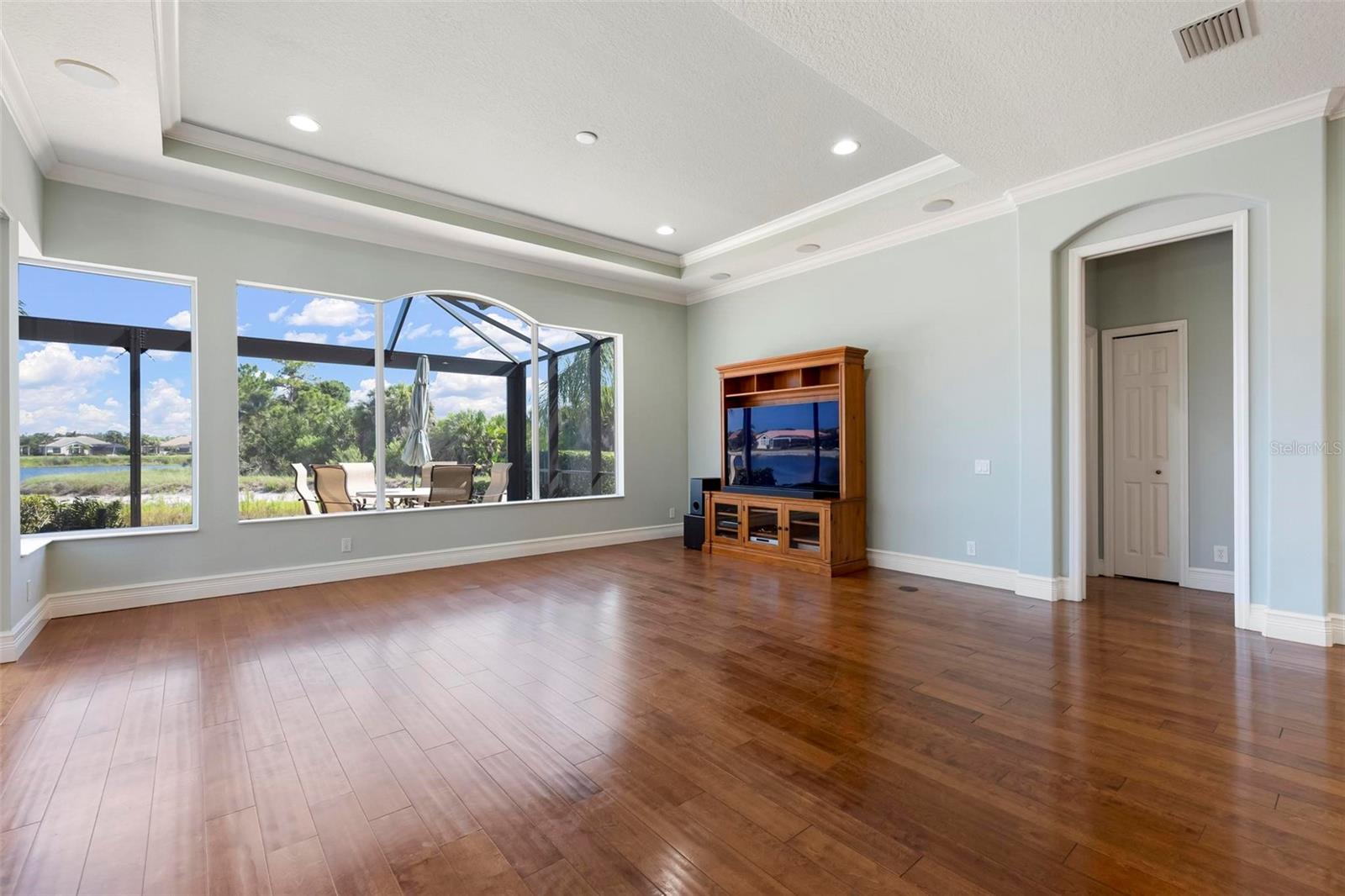 PELICAN POINTE GOLF & COUNTRY - Residential