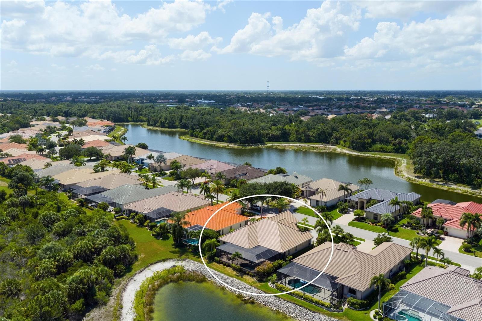 PELICAN POINTE GOLF & COUNTRY - Residential
