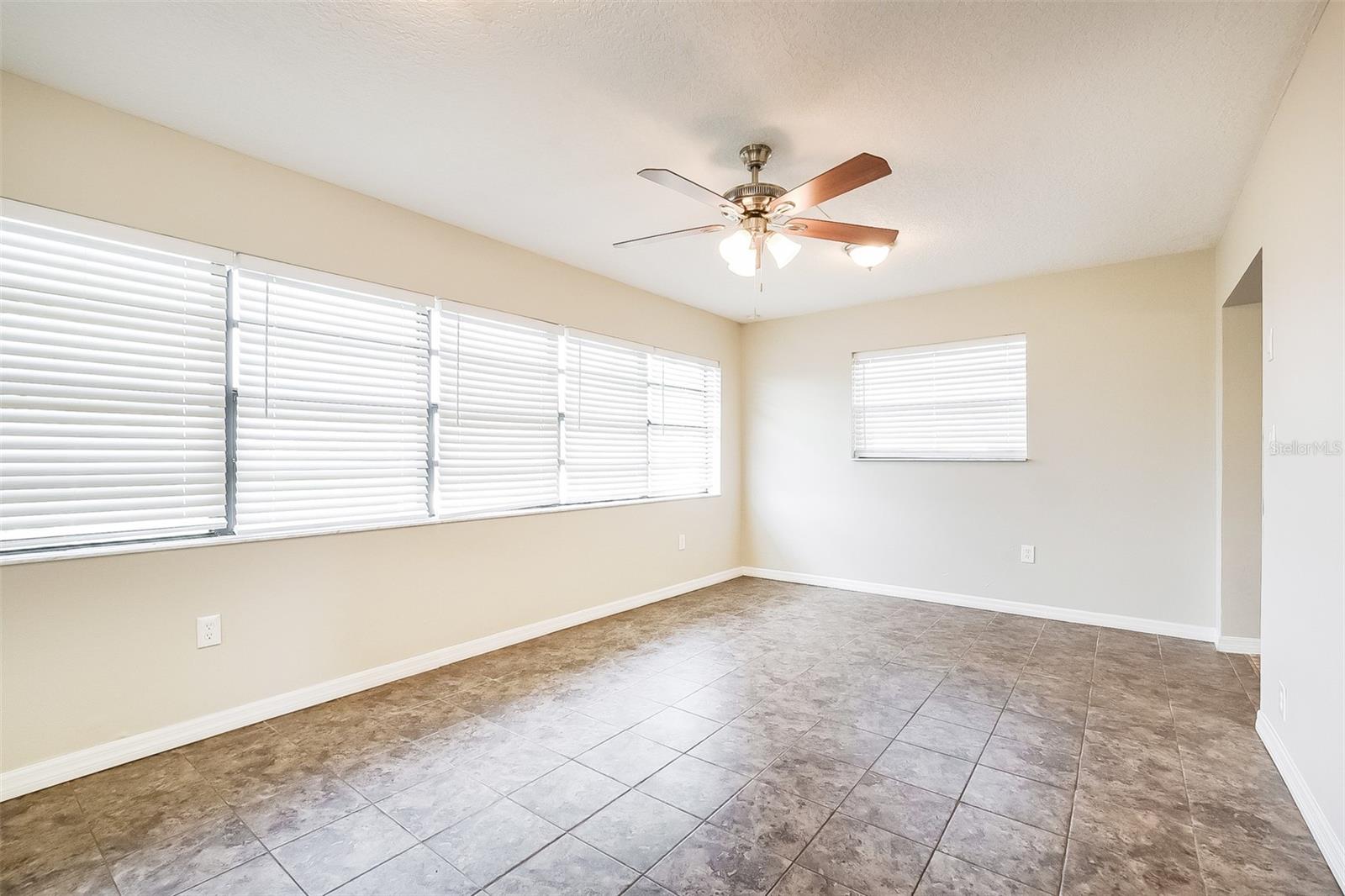DELTONA LAKES UNIT 31 - Residential
