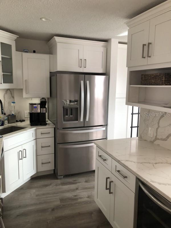 WAVE THE CONDO - Residential