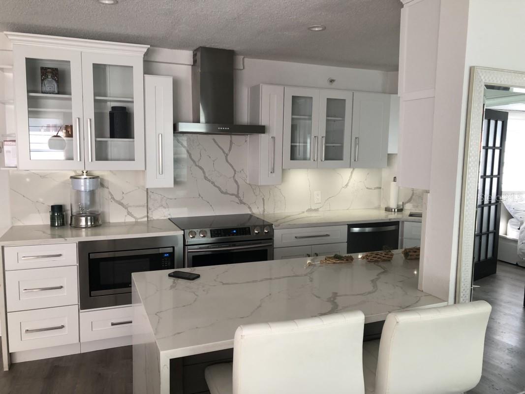 WAVE THE CONDO - Residential