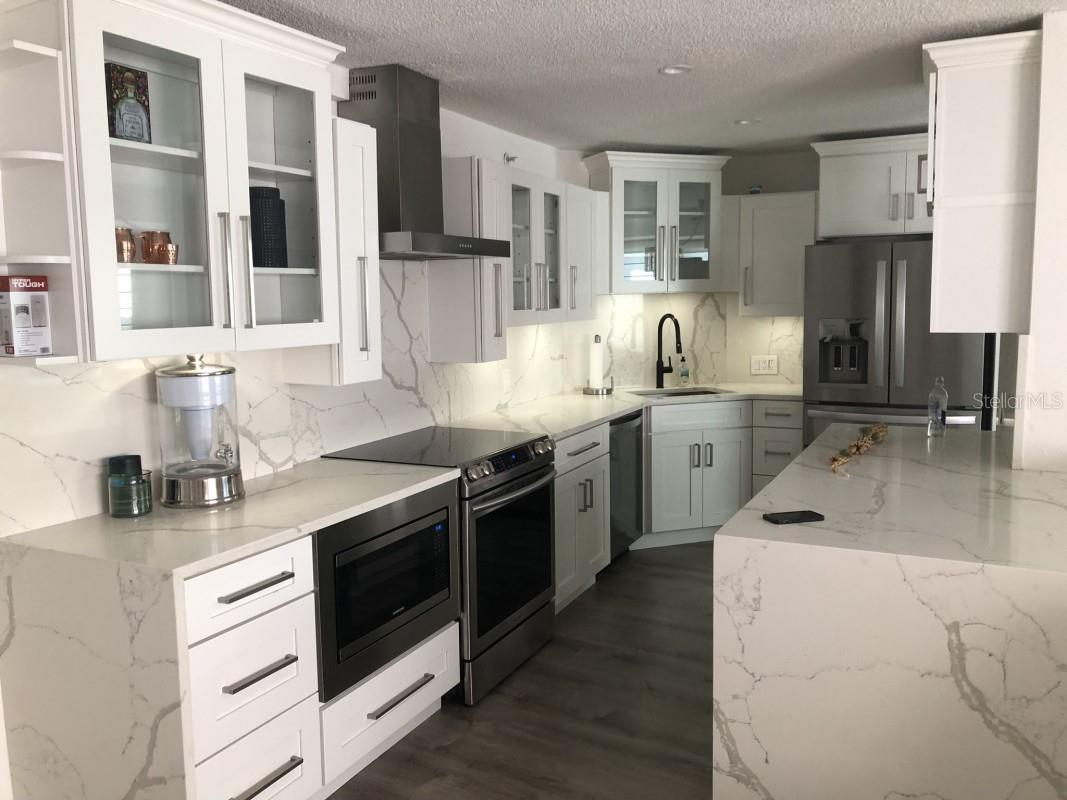 WAVE THE CONDO - Residential