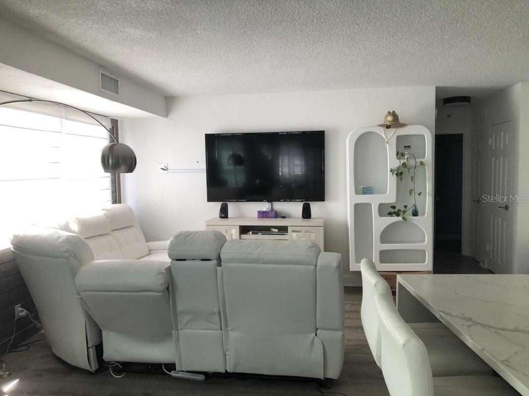 WAVE THE CONDO - Residential